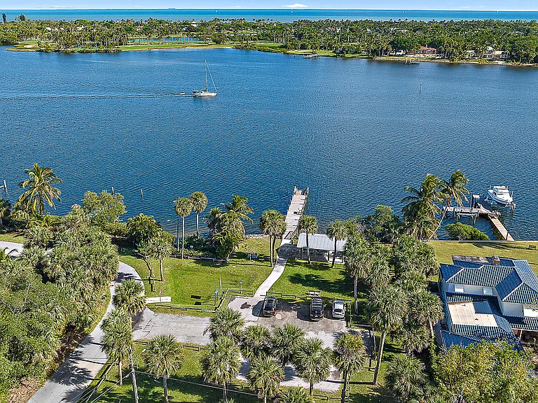 12140 SE Indian River Dr N — Photo 10