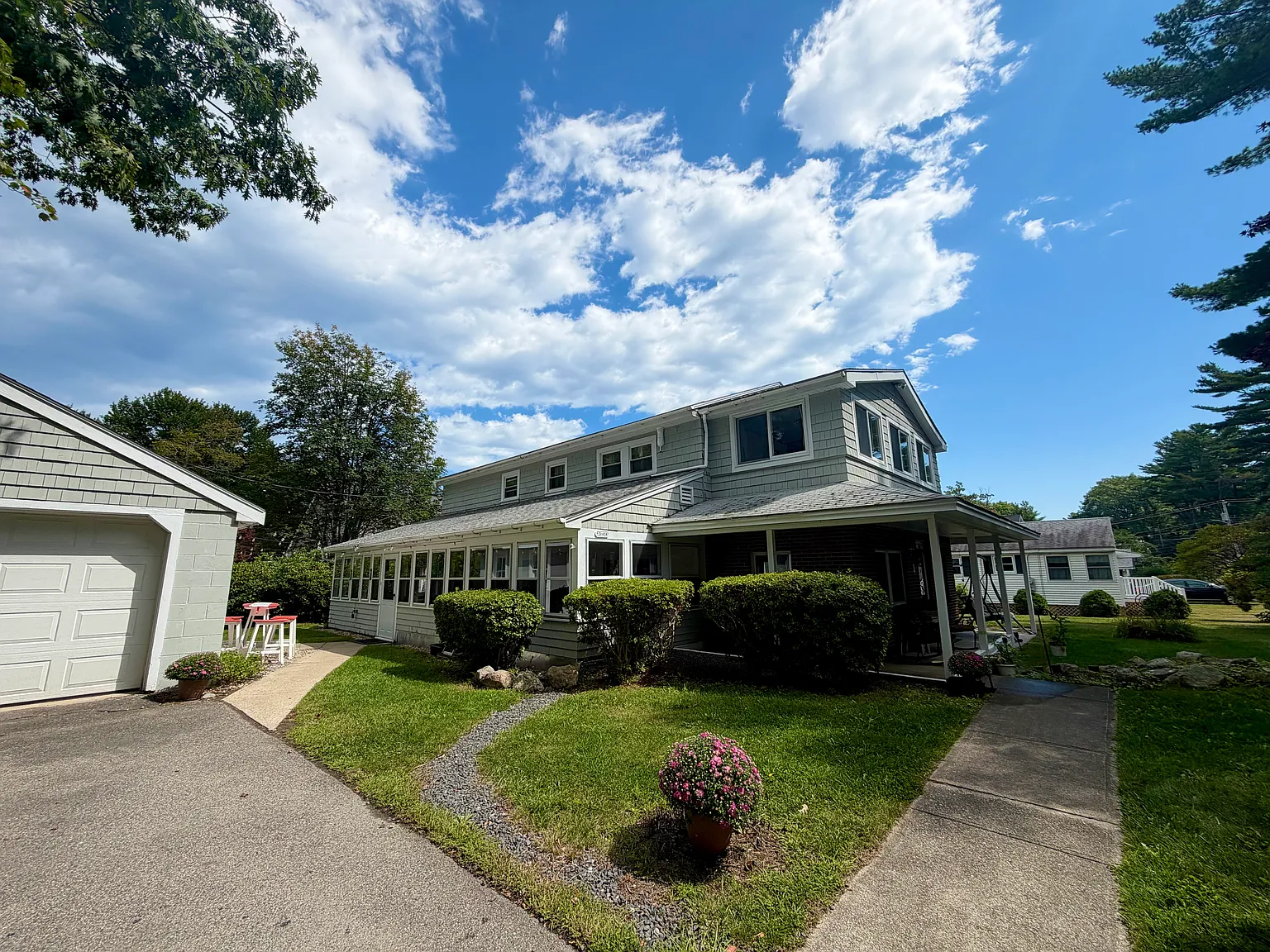 3 bed, 1936 sqft, $2,200 — Photo 1