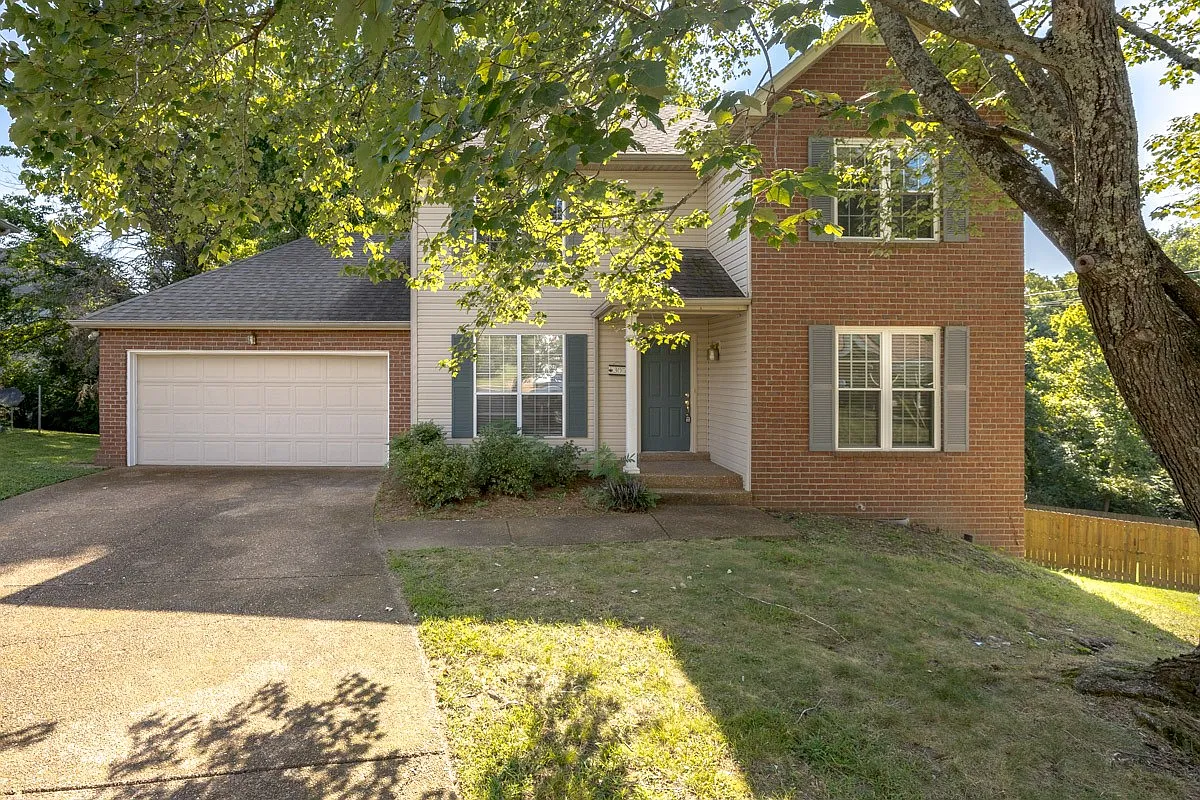 3 bed, 2.5 bath, 1900 sqft, $2,250 — Photo 1