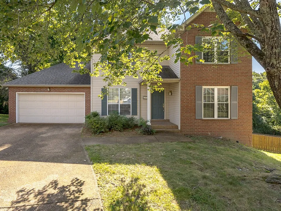 305 Roundhill Cv