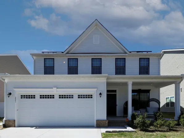221 Terrywood Dr, Suffolk, VA 23434