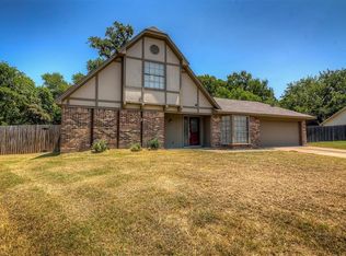 901 Willow Way, Benbrook, TX 76126