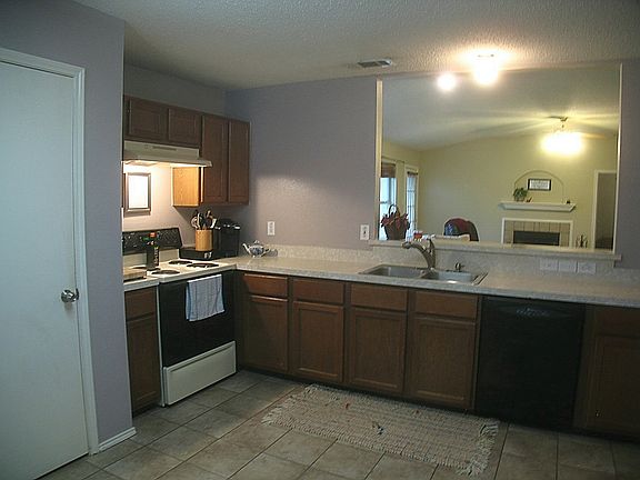 5th image of 8129 Fox Chase Dr.