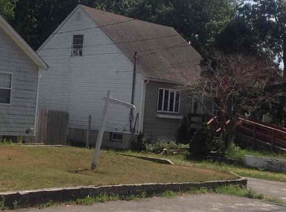 2nd image of 68 Pinewood Dr
