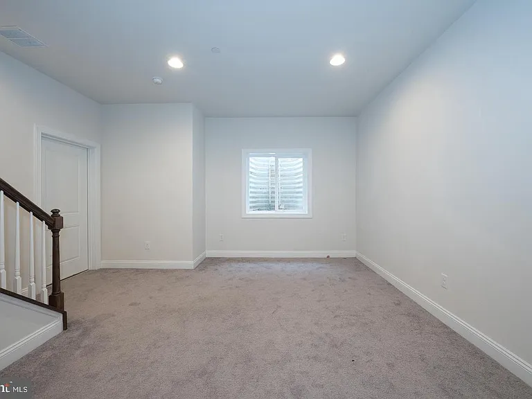 220 Charles Ellis Dr — Photo 50