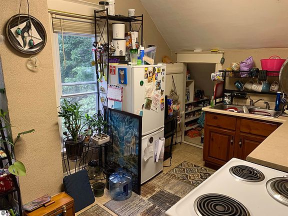 4th image of 113 Evart St