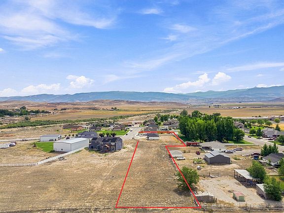 4th image of 212 Rock Creek Cir