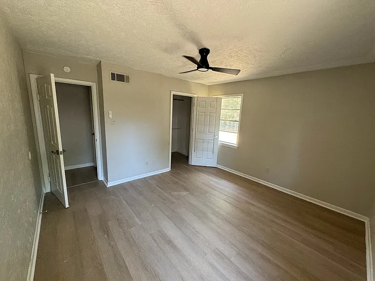 4210 Templeton St — Photo 8