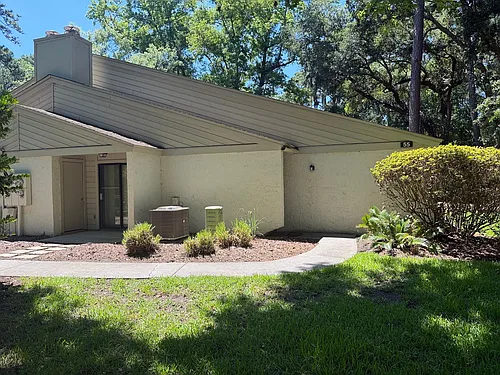 96 Mathews Dr Photo 1