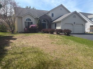 52 Fairway Xing, Glastonbury, CT 06033