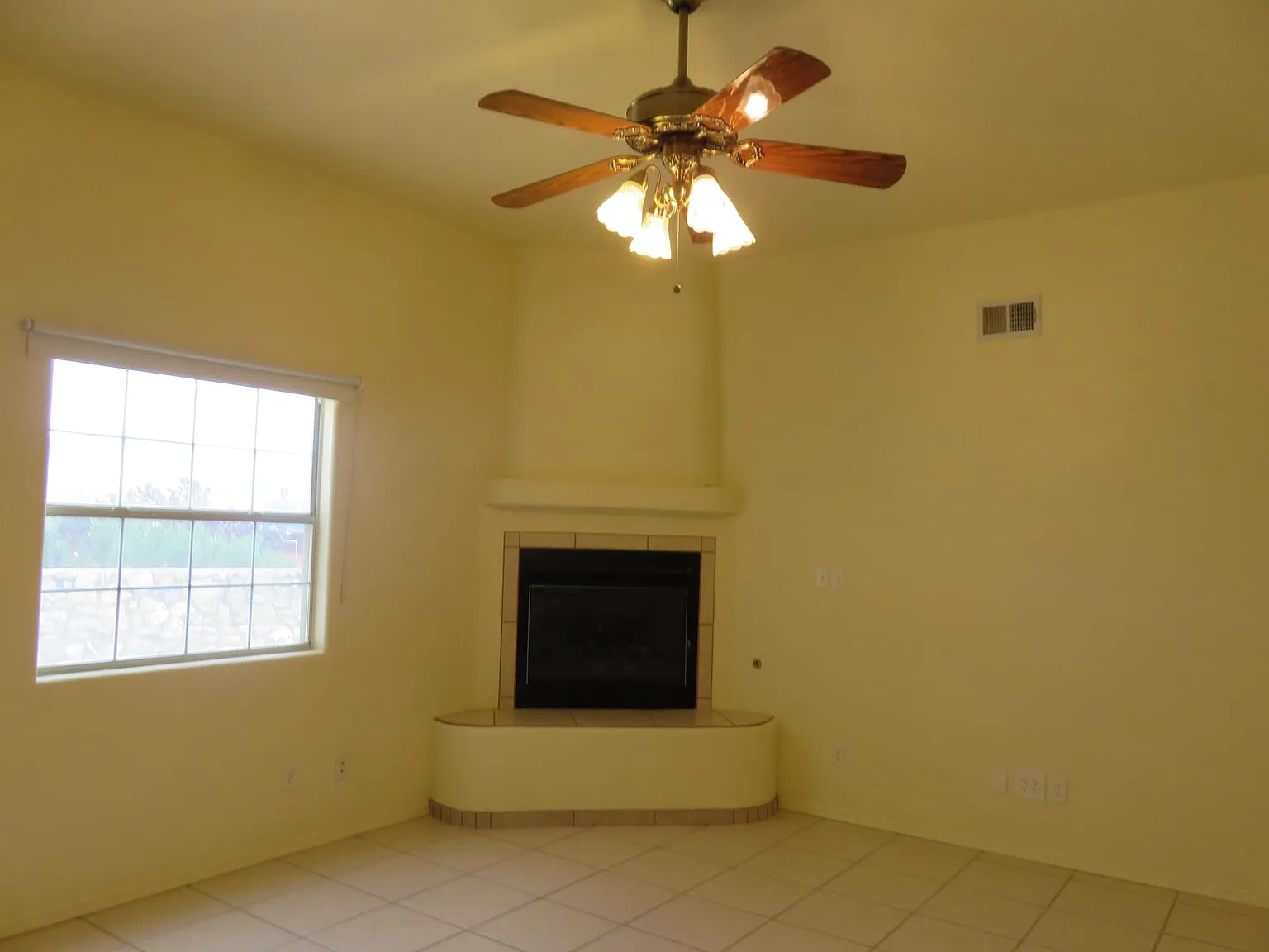 3 bed, 1337 sqft, $1,700 — Photo 4