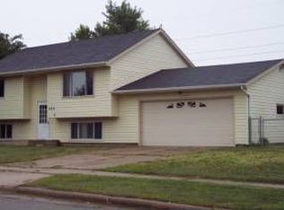 5821 W Dardanella Rd, Sioux Falls, SD 57106