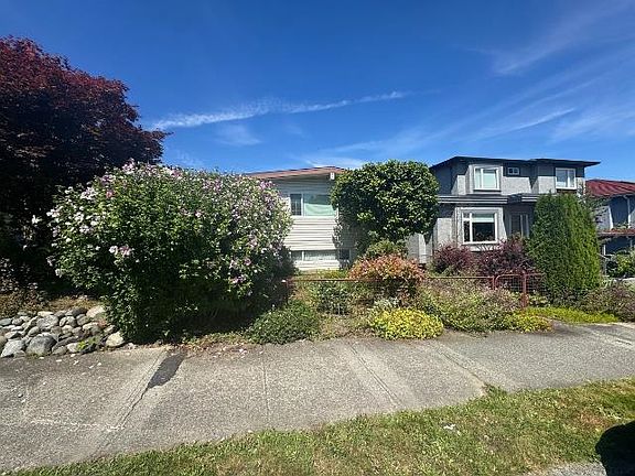 4th image of 2935 Adanac St