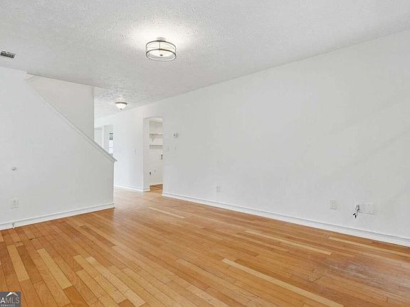 5th image of 1642 Esquire Pl