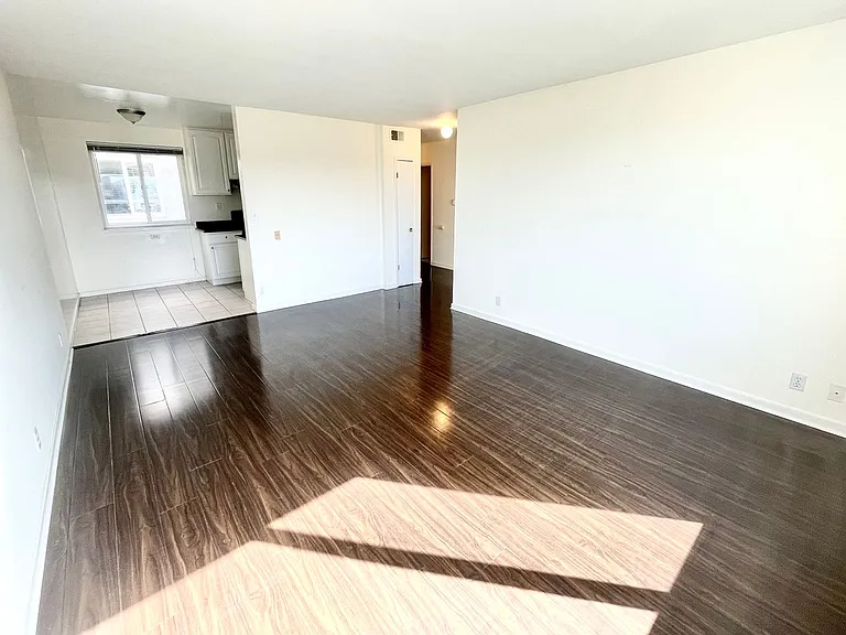 122 (725 Monterey) — Photo 6