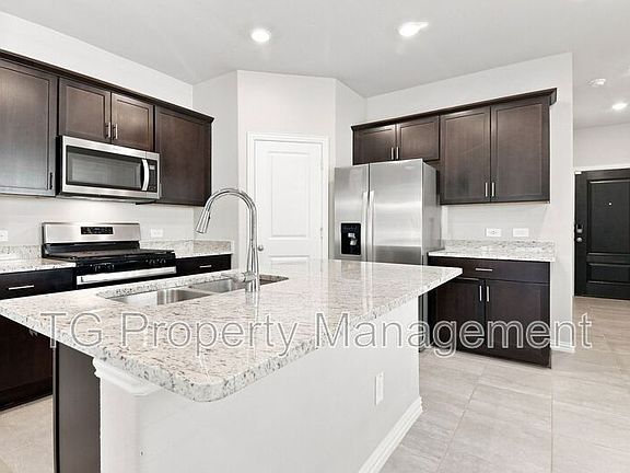 3rd image of 210 Berkshire Dr