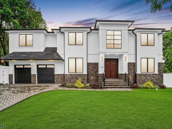 241 Washington Pl, Paramus Boro, NJ 07652