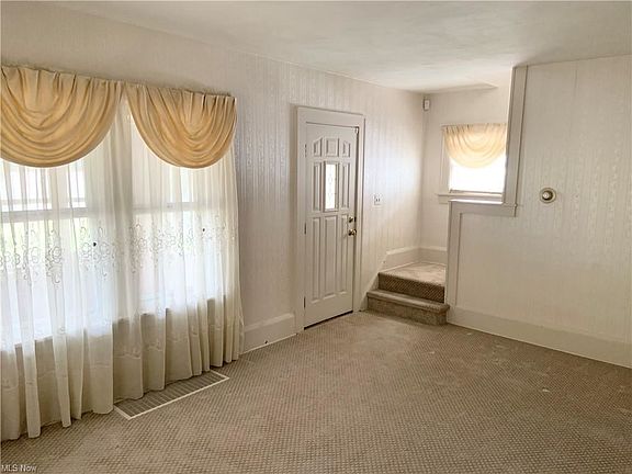 4th image of 1018 Shannon Ave