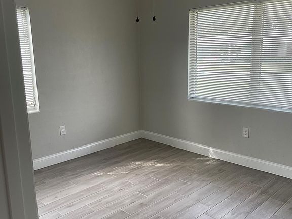 5th image of 121 Palm Ave