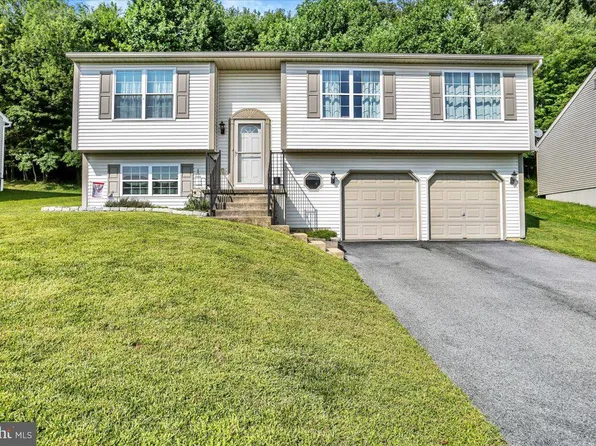 1017 Saylor Dr, Temple, PA 19560