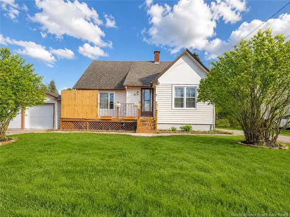 39 Edmond St, Moncton, NB E1A 3K5