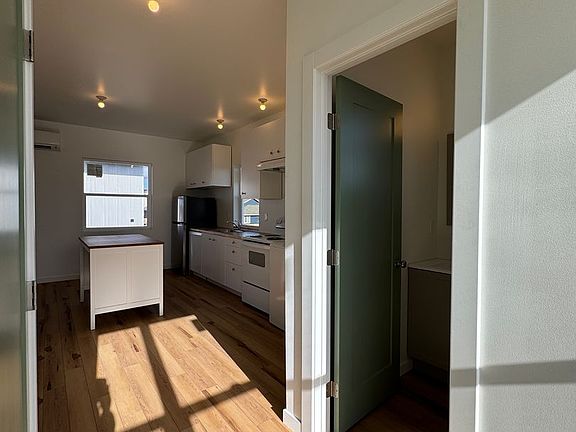 3rd image of 404 E Windsor Ct #2