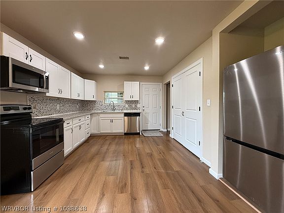 5th image of 1111 Baldwin St