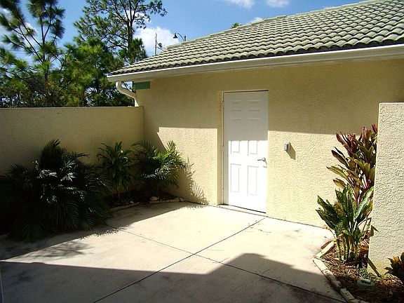GARAGE COURTYARD
