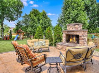 5820 NE Coral Dr, Lees Summit, MO 64064