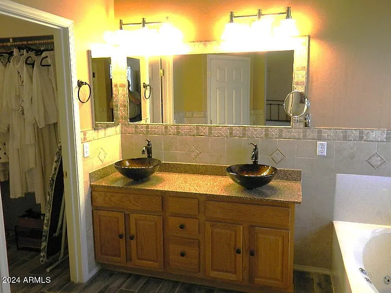 17210 W Elm St — Photo 29