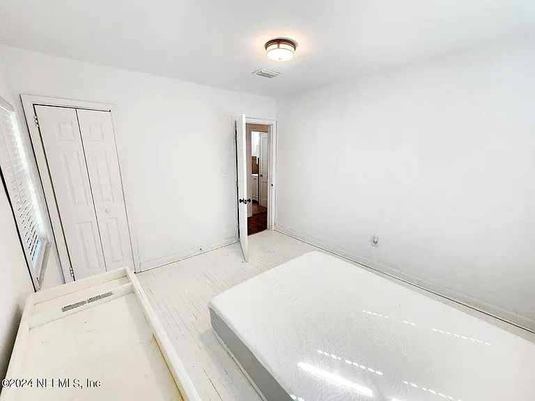 1823 E 25th St — Photo 17