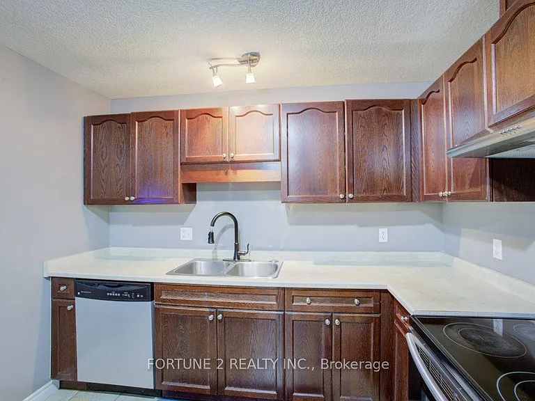 455 Danby St E — Photo 12
