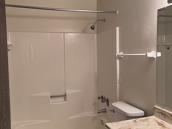 4th image of 4326 Kennedy Dr #201