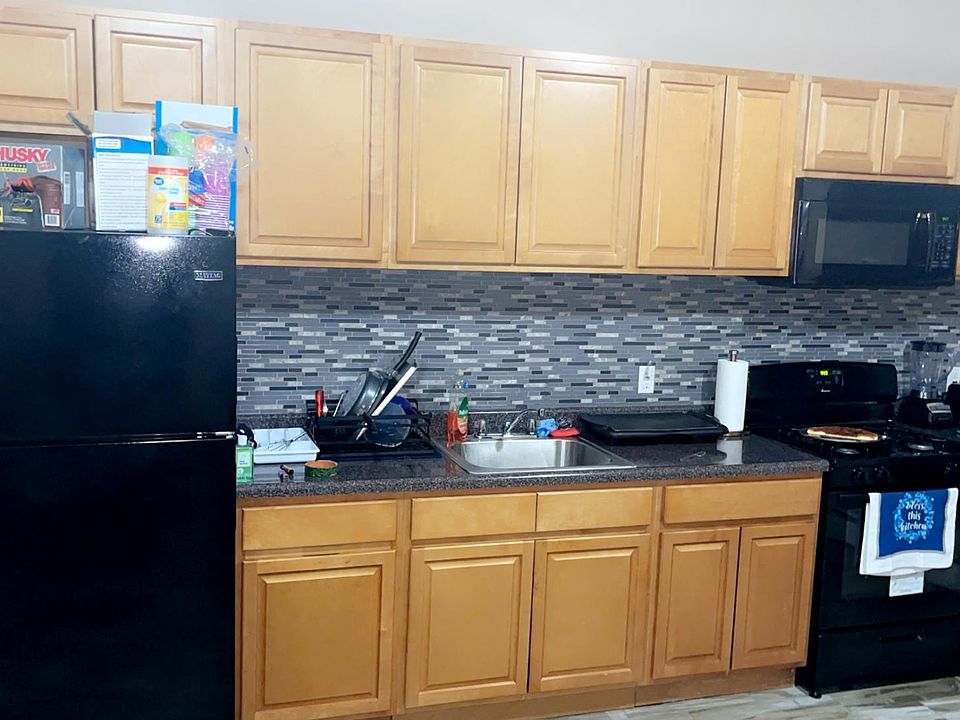 Fully Stocked Kitchen With Appliances