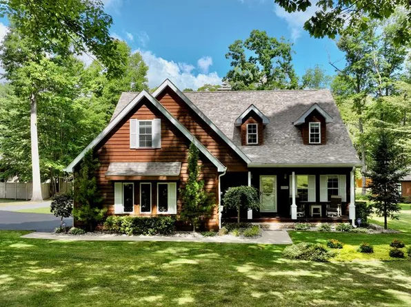 132 Beechwood Dr, Beaver, WV 25813