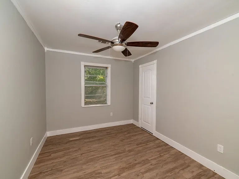 610 N Fir St — Photo 12