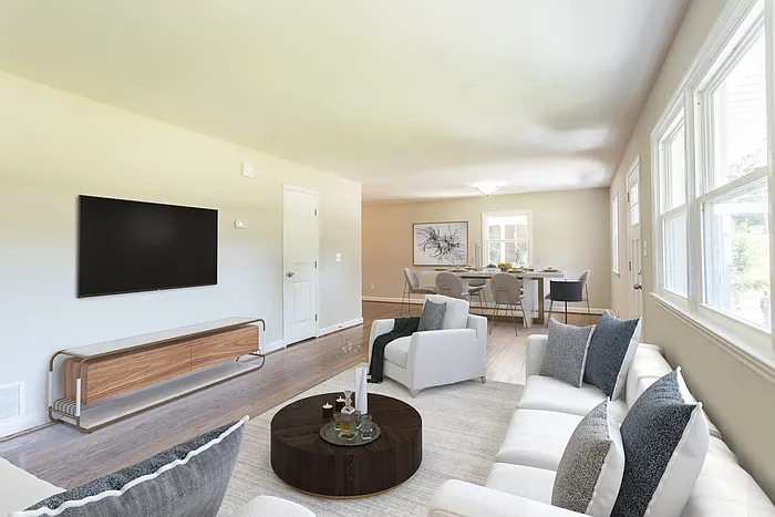 204 W Johnson St — Photo 3