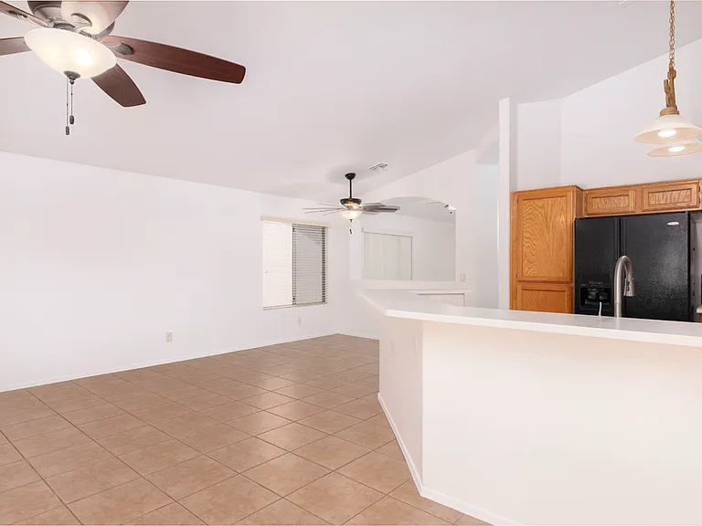 537 E Appaloosa Rd — Photo 6