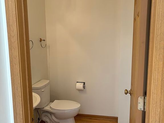 4th image of 2422 Golf Ridge Cir