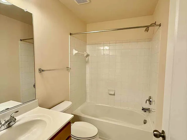 11918 Weybridge Ln — Photo 32