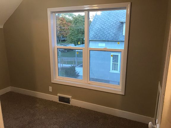 3rd image of 566 E Sebewaing St