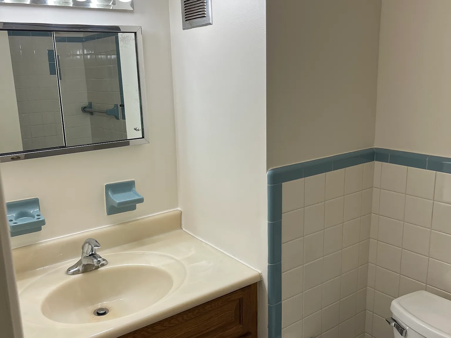 2 bed, 640 sqft, $1,600 — Photo 2