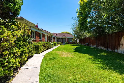 Oak Apartments Photo 1