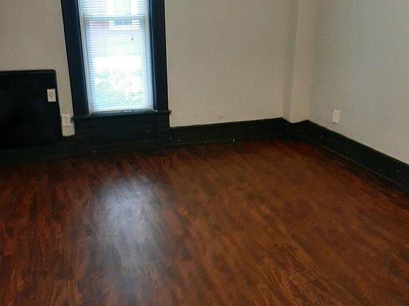 5th image of 121 E 6th St
