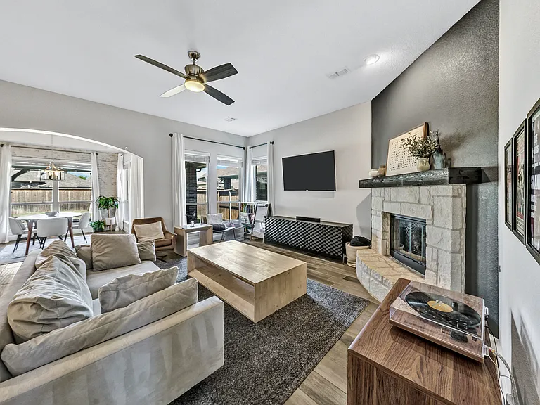 3605 Meridian Ave — Photo 1