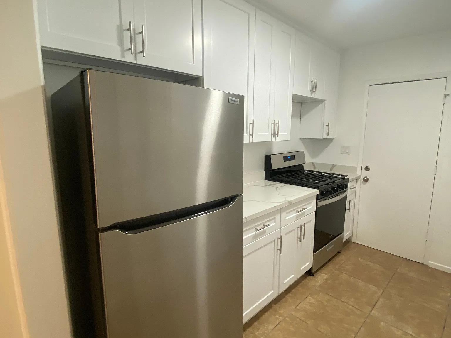 2 bed, 900 sqft, $2,195 — Photo 2