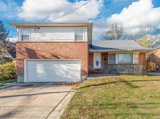 411 Waukena Ave, Oceanside, NY 11572