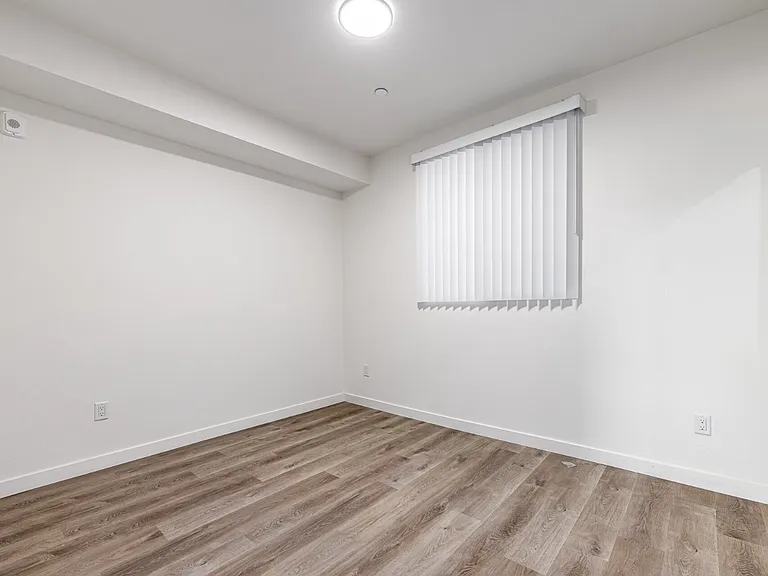 900 N Ardmore Ave Property — Photo 19