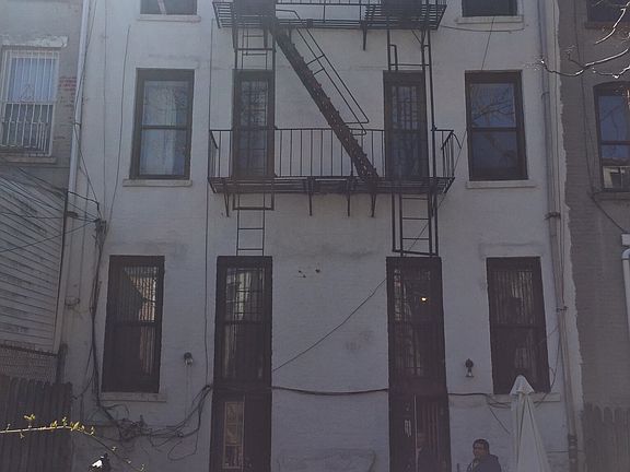 2nd image of 445 17th St APT 1L