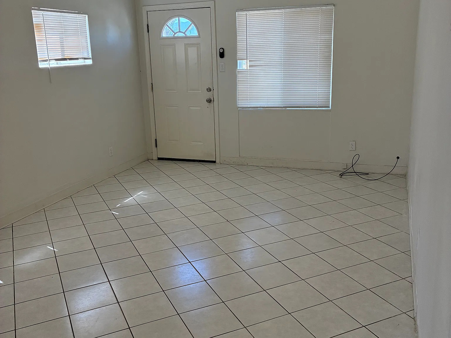 Studio, 500 sqft, $980 — Photo 2